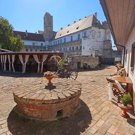 Zamecky Penzion Rotunda Břeclav Exterior foto