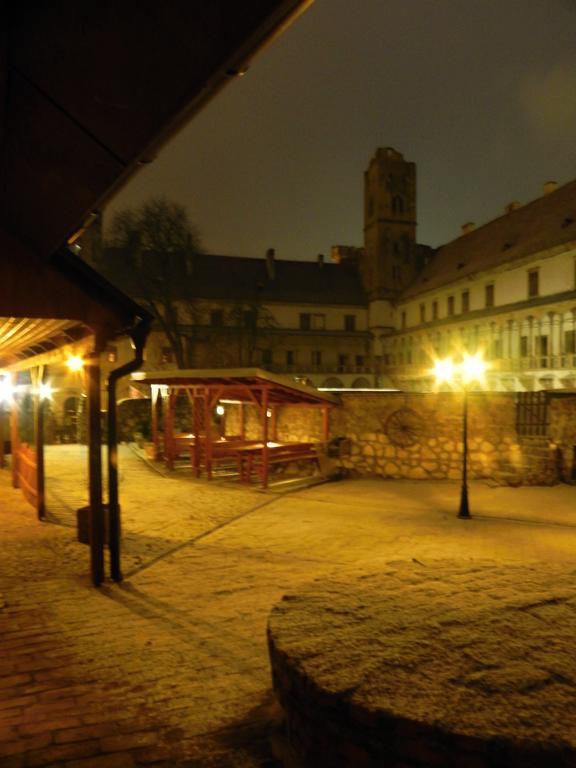Zamecky Penzion Rotunda Břeclav Exterior foto