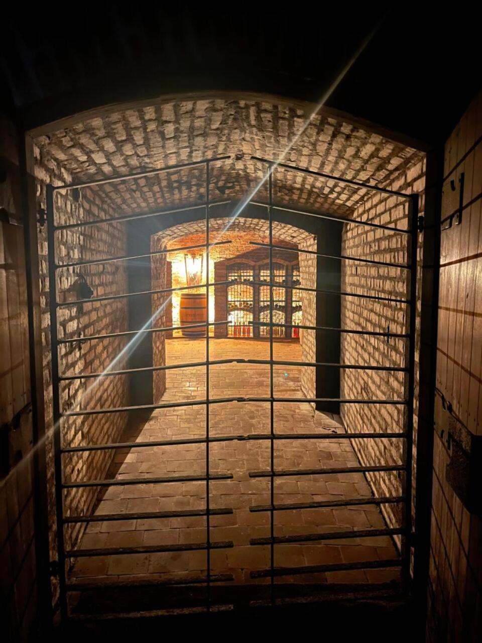 Zamecky Penzion Rotunda Břeclav Exterior foto