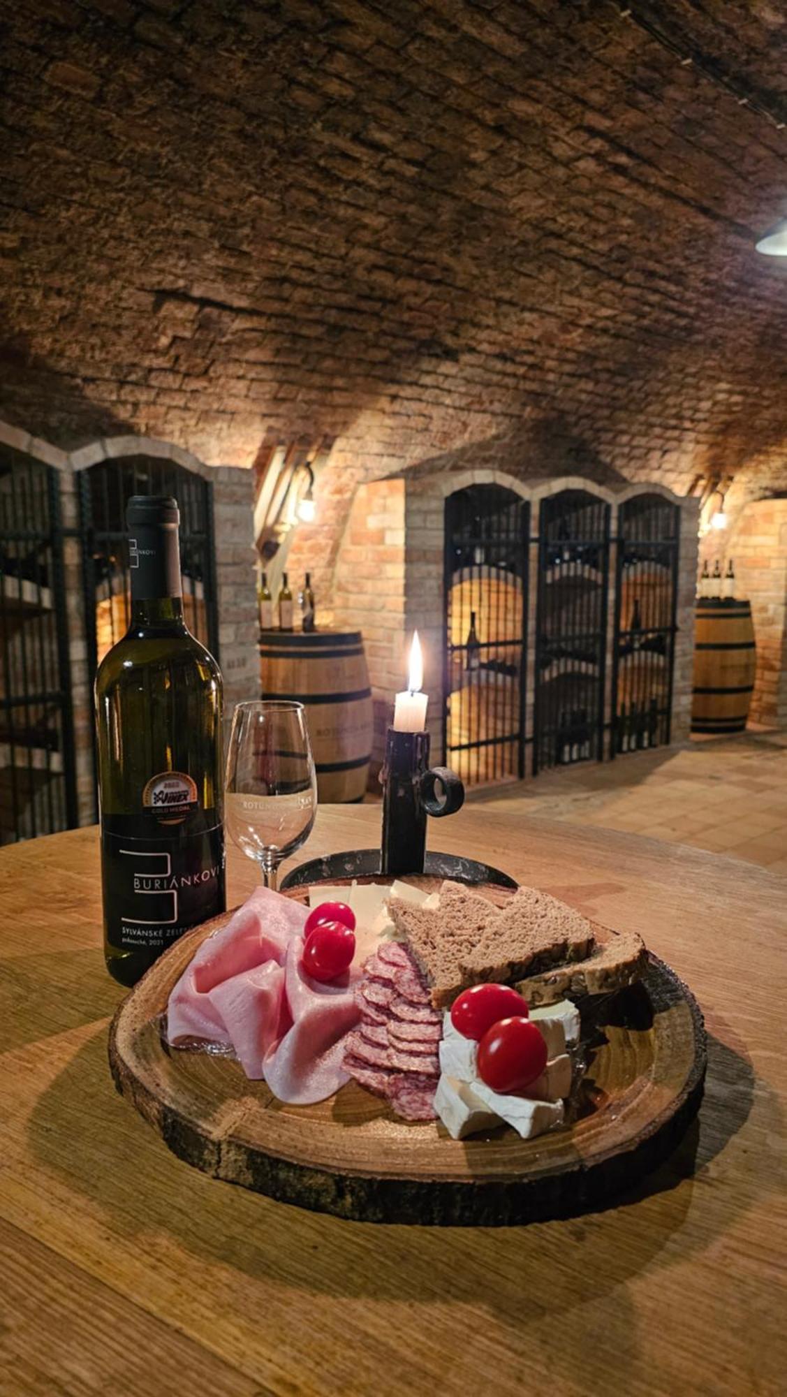 Zamecky Penzion Rotunda Břeclav Exterior foto