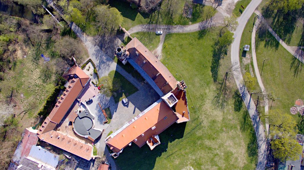 Zamecky Penzion Rotunda Břeclav Exterior foto