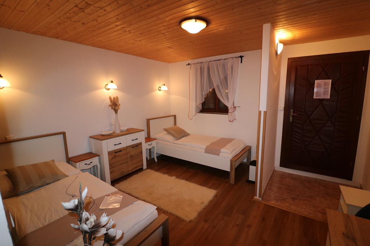 Zamecky Penzion Rotunda Břeclav Exterior foto